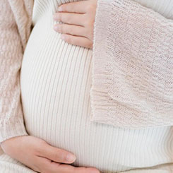 媒体认为，A💎MD在蓬勃发展🕙♑的AI芯片市场🤤面临的竞争压👌力日益凸🍊🇱🇰